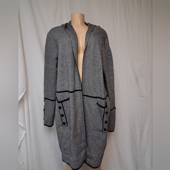 Romimona Black and White Knit Cardigan Size 3XL - Picture 12 of 16